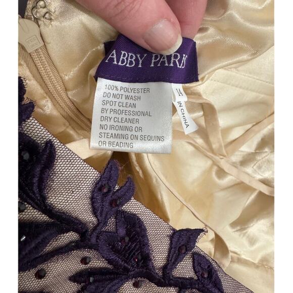 LUCCI LU ABBY PARIS PURPLE GOWN 90110, Size 14, New with Tag MSRP $380 SOO - Picture 13 of 13